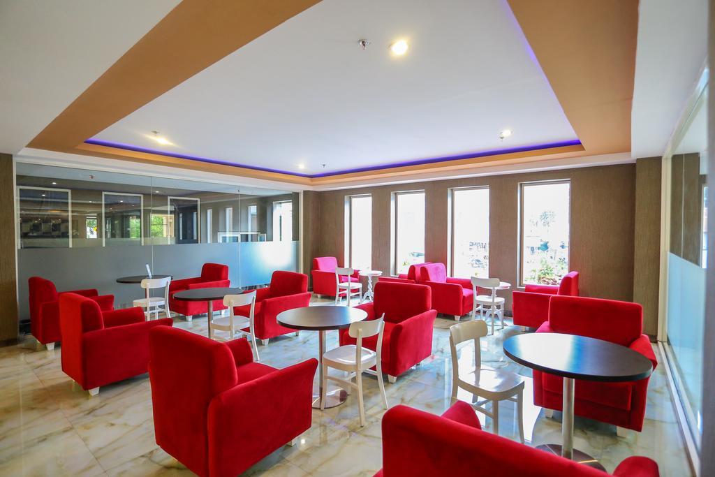 Sylvia Hotel Premier Kupang Kupang  Exterior foto