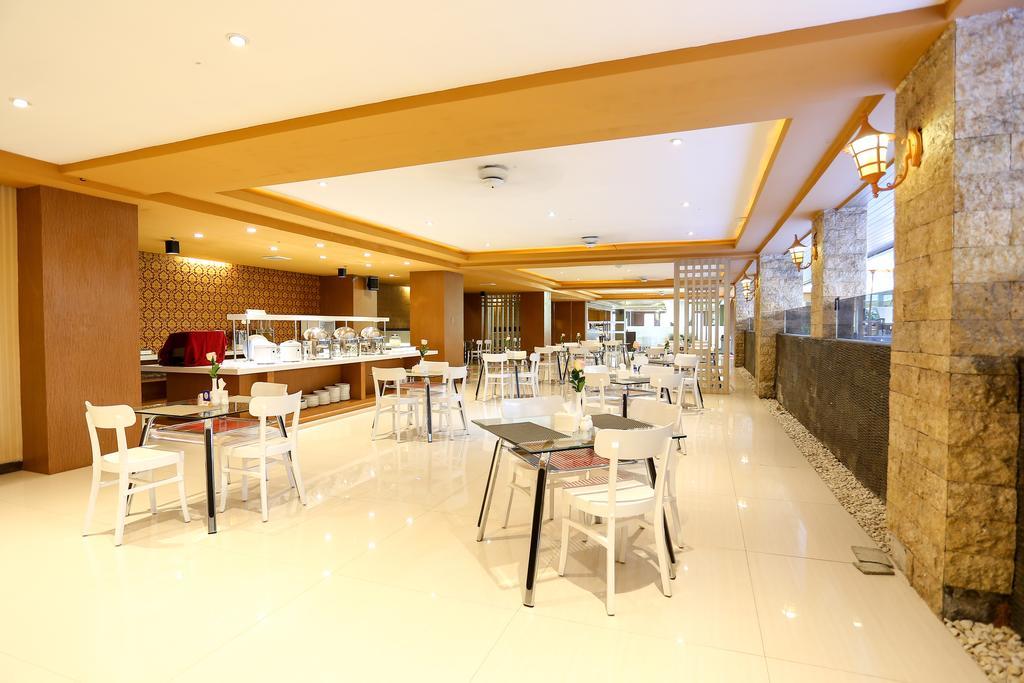 Sylvia Hotel Premier Kupang Kupang  Exterior foto