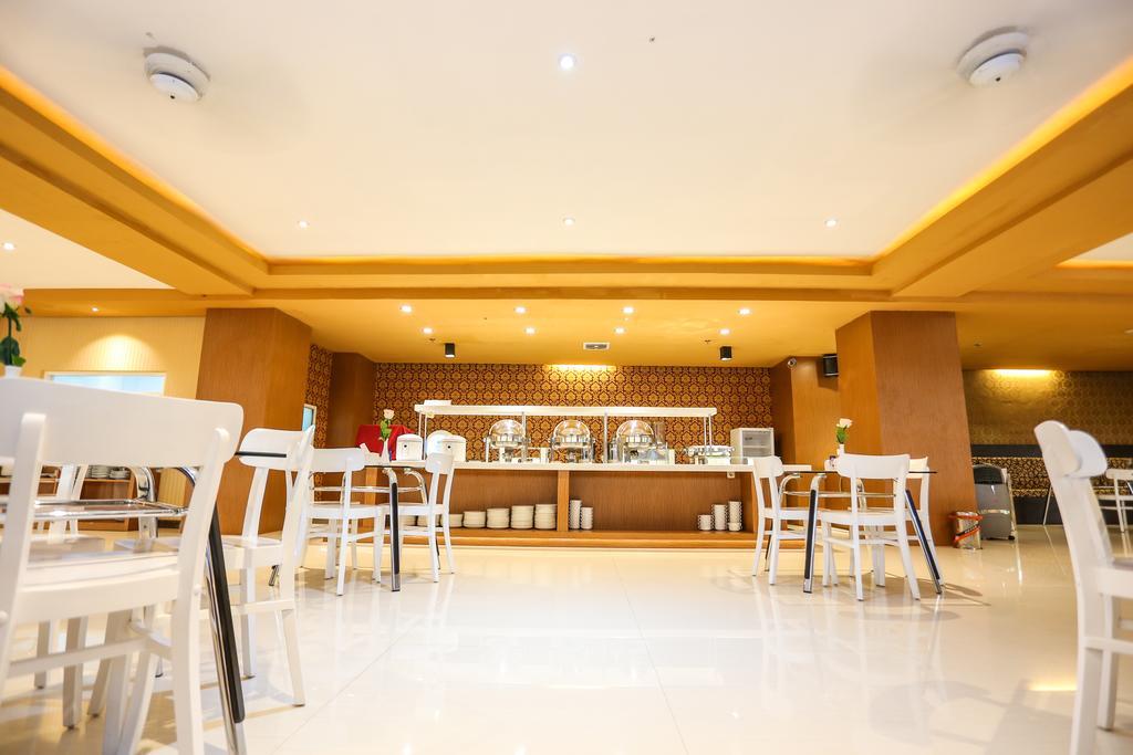 Sylvia Hotel Premier Kupang Kupang  Exterior foto