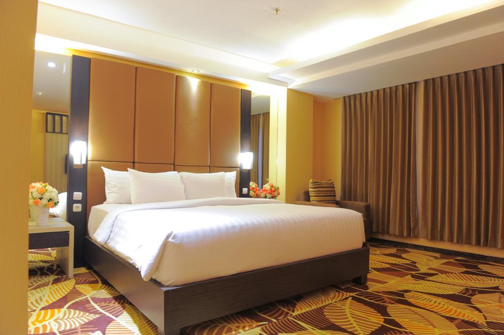 Sylvia Hotel Premier Kupang Kupang  Habitación foto