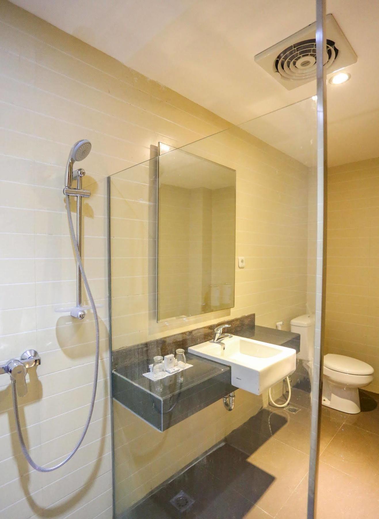 Sylvia Hotel Premier Kupang Kupang  Exterior foto