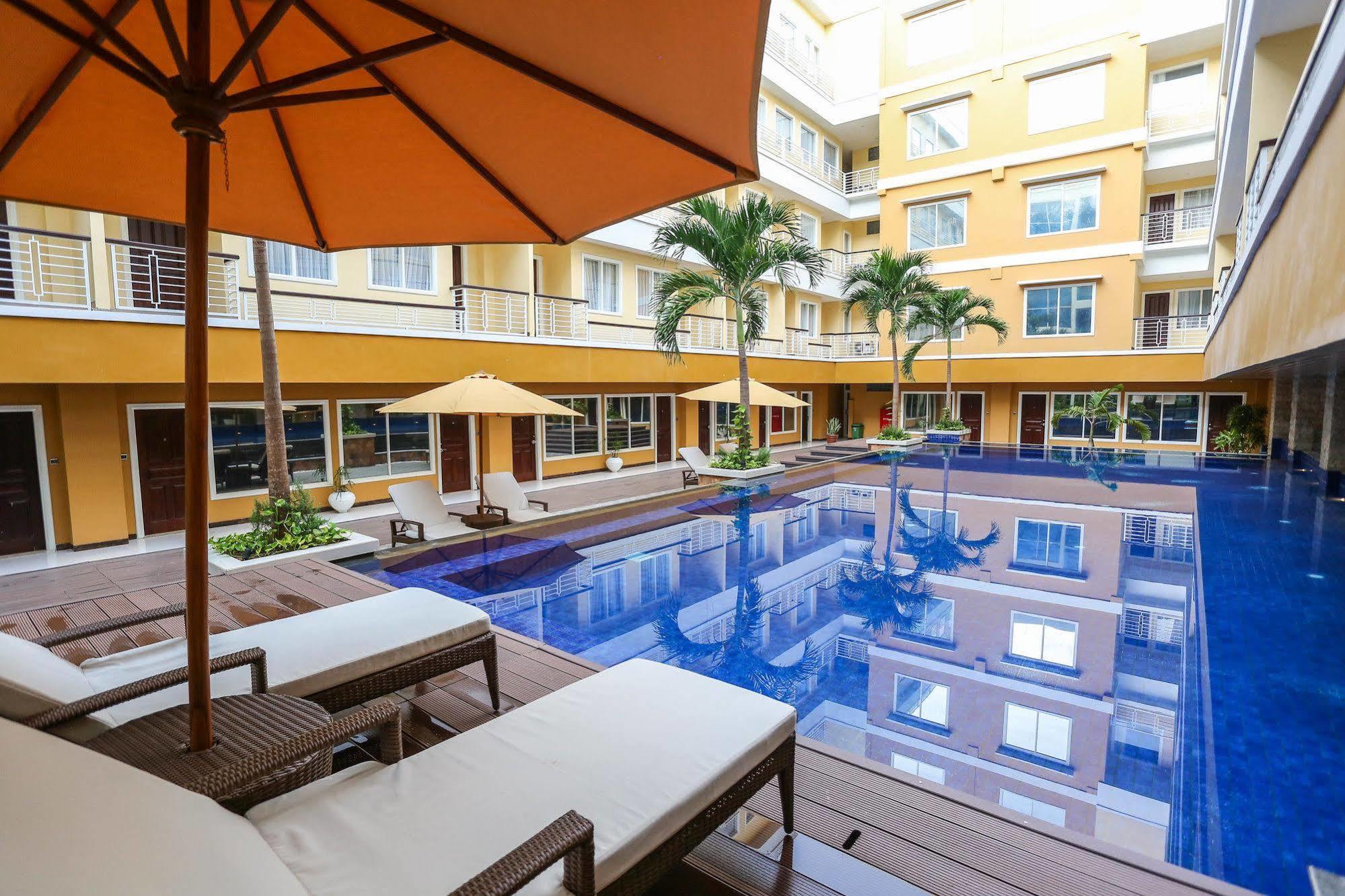 Sylvia Hotel Premier Kupang Kupang  Exterior foto