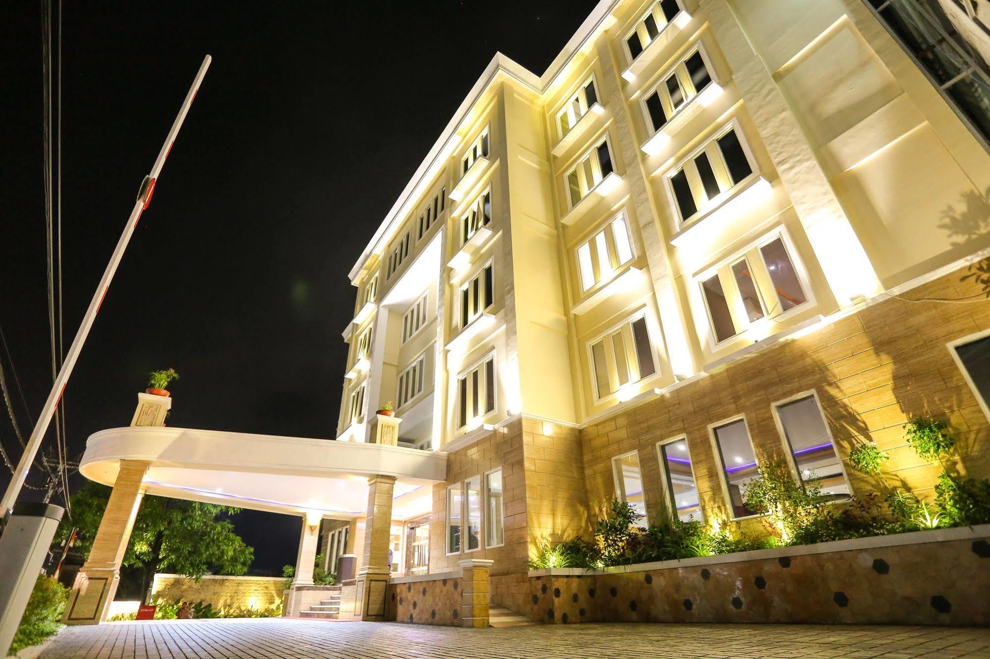 Sylvia Hotel Premier Kupang Kupang  Exterior foto